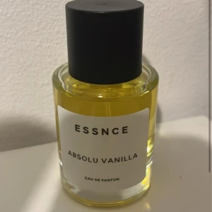 Essnce parfym  - Använd ca 1 gång.