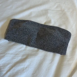 Glittrig topp - Glittrig tub topp med inlägg