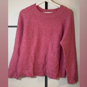 Stickad tröja - stickad tröja från vero moda i använt skick 🩷 