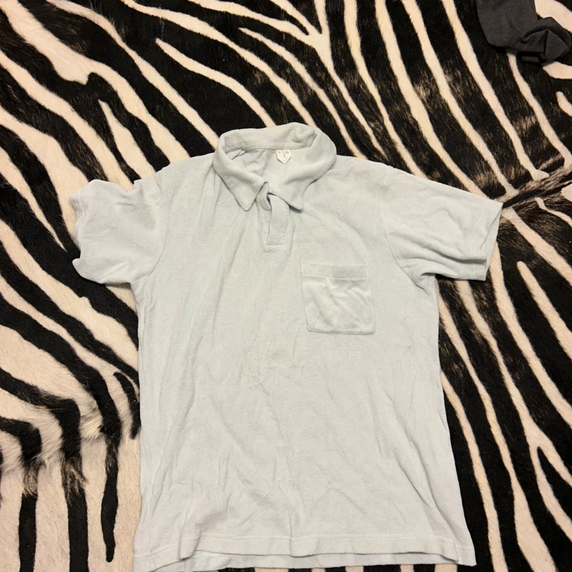 Ljusblå pikétröja