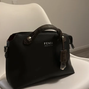 Fendi hand väska!  - Säljer pga! 0 användning! Möts endast upp i Örebro centralt! 