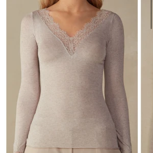 Intimissimi tröja - Kashmir tröja från intimissimi som är i väldigt fint skick men gillar inte färgen💞