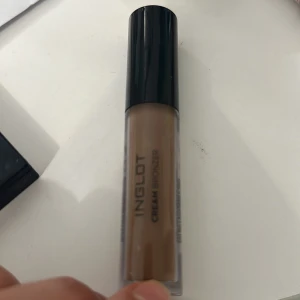 cream bronzer - bronzer från inglot i färgen 88 använt 2 gånger.