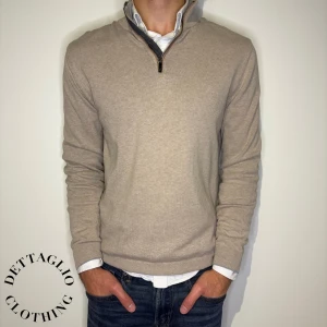 Massimo Dutti Tröja - Tröja från Massimo Dutti | Skick: 9/10 | Storlek: M | Nypris: 899kr | Säljer för 449kr | Spårbar frakt via Postnord eller Instabox | Hör av dig vid frågor eller funderingar 