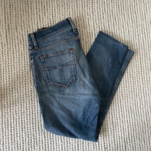 Tiger of Sweden jeans - Säljer dessa nice Tiger of Sweden jeans nypris 1500. Sjukt nice till hösten och snygga som fan. Stl 29/31. Hör av er vid minsta lilla fundering!😎👊
