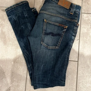 Nudie jeans  - Tjena vi säljer nu ett par nudie jeans i fint skick skriv gärna om ni har några funderingar pris är int satt i Sten 😀