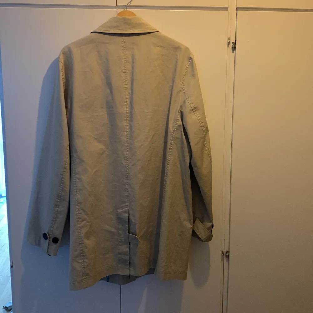 Beige kappa från perfekt till höst, vår och regn.. Jackor.