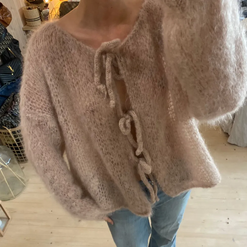 SUPERSNYGG tröja!! I jätte bra kvalitet!! 80% mohair 💕💕🫶🏼😍nypris ca 2000. Tröjor & Koftor.