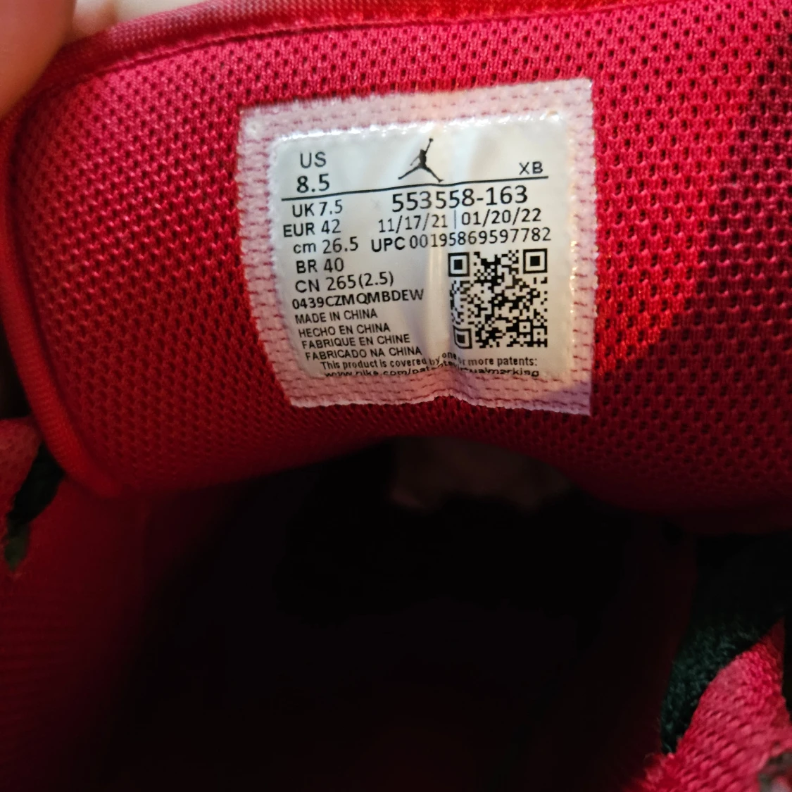 Nike Air Jordans i röd och vit - 3