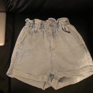 Shorts nästan ny - Shorts storlek 36