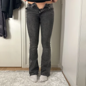 Gina Tricot Jeans  - Säljer dessa för 150 då dem är för små för mig. Storlek 32 och har använt dem få tal gånger, bra skick. 