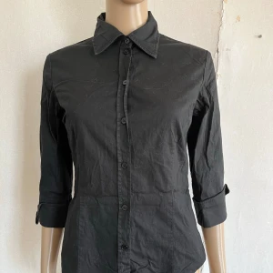 Svart skjorta - Inget att anmärka på 