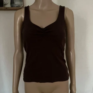 Linne som framhäver bysten - Inget att anmärka på 