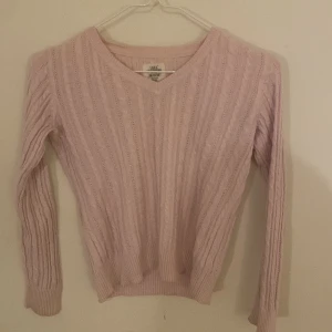 Ralph lauren liknande tröja - Söt Ralph lauren liknande tröja i babyrosa 134-140 men passar mig som är xs Köptes för 500kr