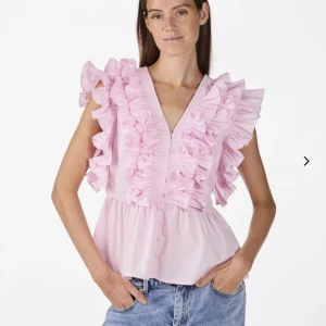 Rosa blus från YAS - Super söt rosa topp från YAS stolek M men passar även S, helt oanvänd med prislapp kvar🩷 slutsåld på hemsidan✨