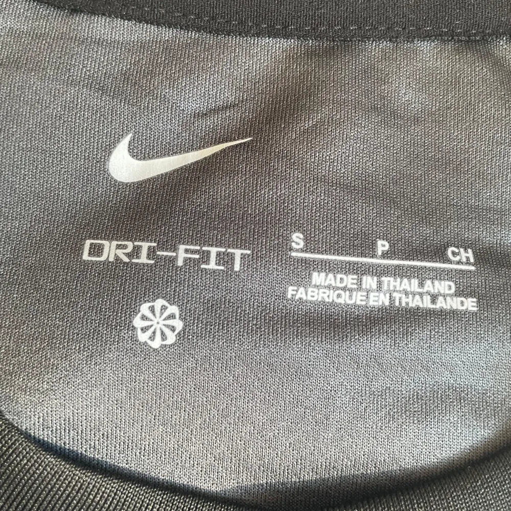 Ny med tagg, skriv för mått. Sportswear.