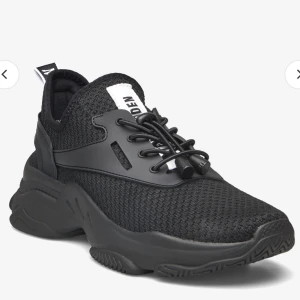Steve madden sneakers  - Köpt på johnells, pris kan diskuteras 