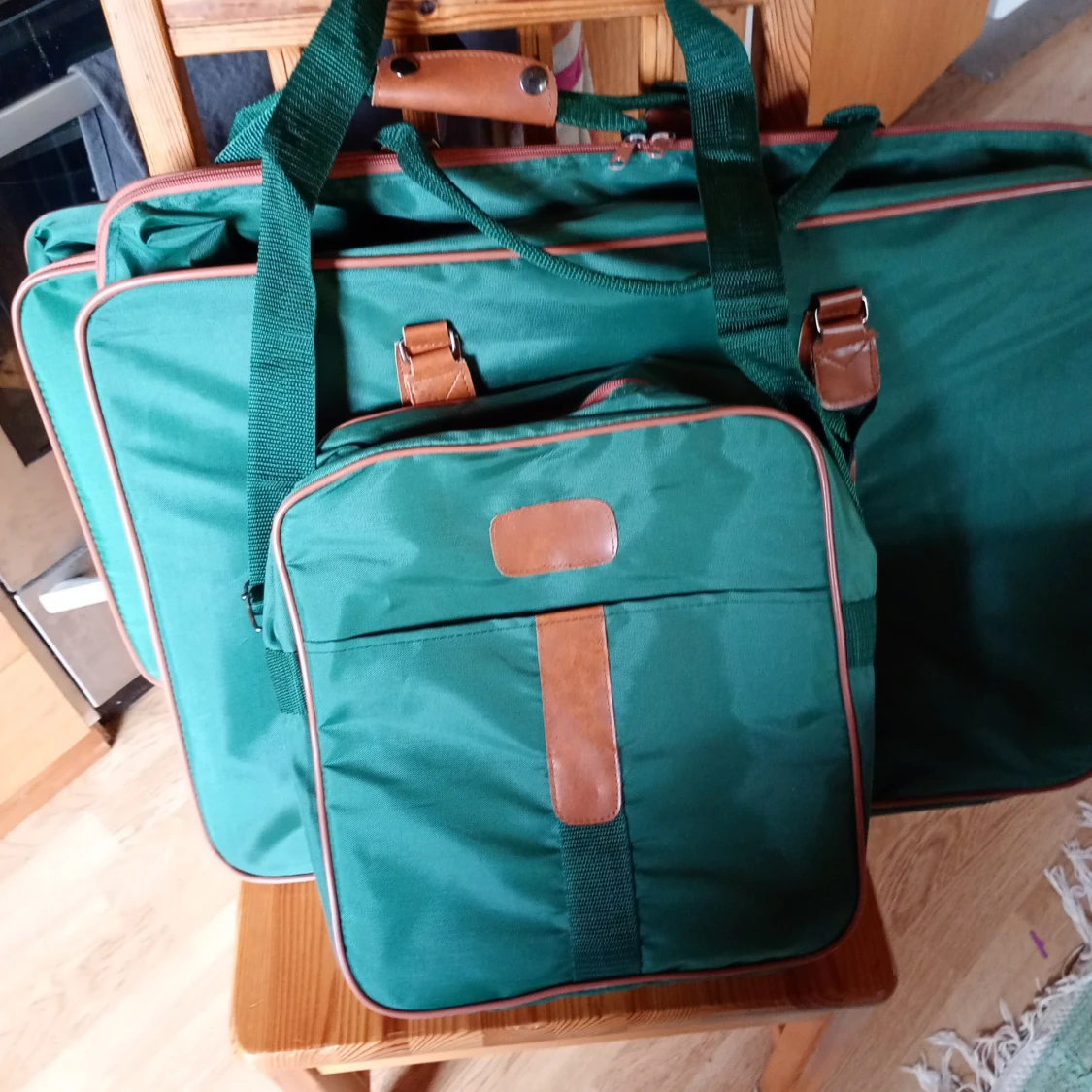 Set reseväskor grön textil