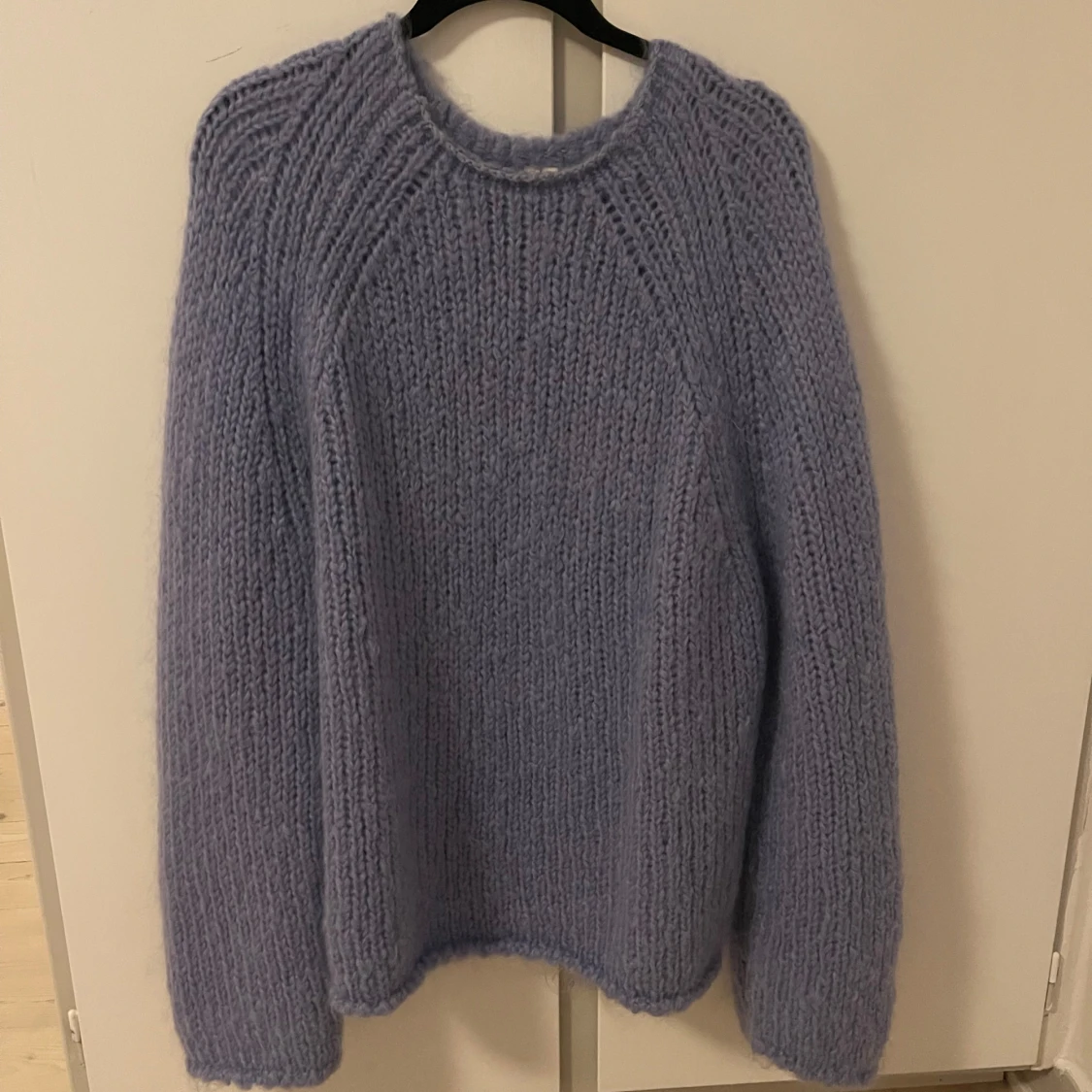 Blå stickad tröja - 90