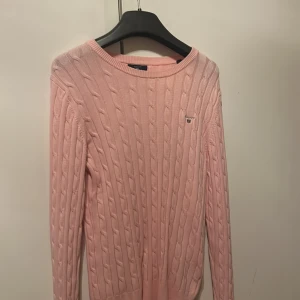 Gant kabelstickad tröja, knappt använd.  - Storlek S.