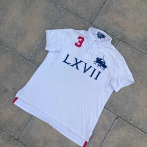 Ralph Lauren y2k polo country text broderi cheif keef - Ett litet hål på sidan av magen😣😣😣 Tvärfet 🤑🤑🤑🤑🤑