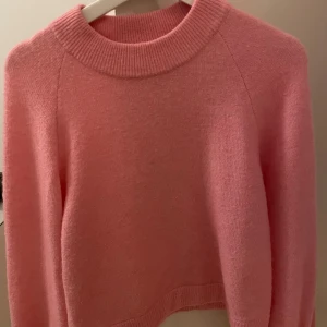 Stickad tröja - Stickad tröja med en superfin rosa färg, passar xs/s