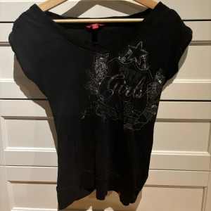 Y2K topp - Säljer denna snygga Y2K topp från esprit<3 köpt vintage men aldrig kommit till användning. Sitter tight o snyggt 