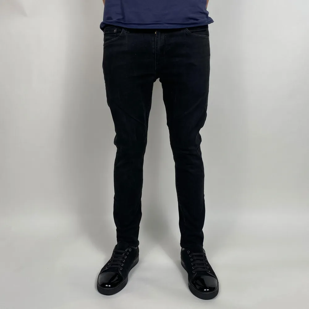 Levis jeans 29/30| Modell 512 | Passform slim fit Midjemått - 38 cm Benets längd - 95 cm Fotvidd - 15 cm Hör av dig vid frågor!. Farkut & Housut.