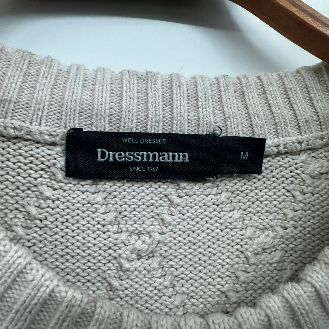 Beige stickad tröja från Dressmann - 90
