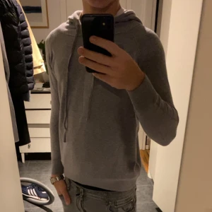 Stickad Hoodie  - Riktigt snygg och skön Hoodie i 100% stickad merinoull | helt ny | nypris 1200kr vid snabb affär 399