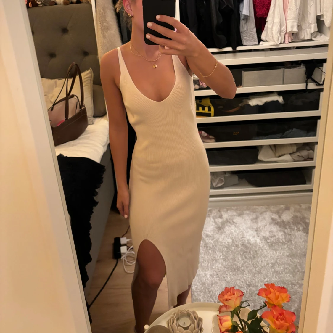 Beige ribbad klänning