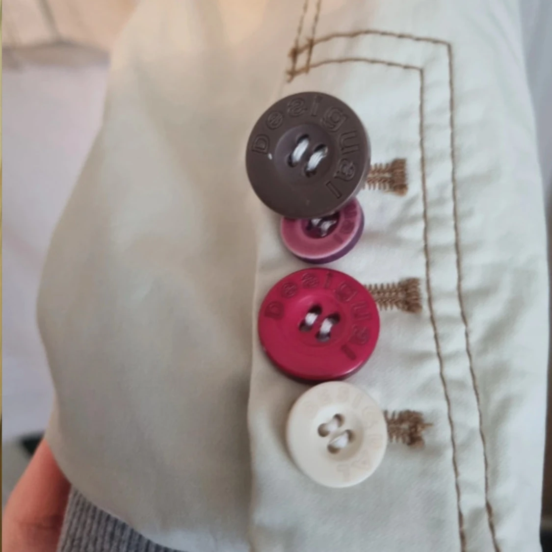 Desigusl beige/krämvit jacka - 91