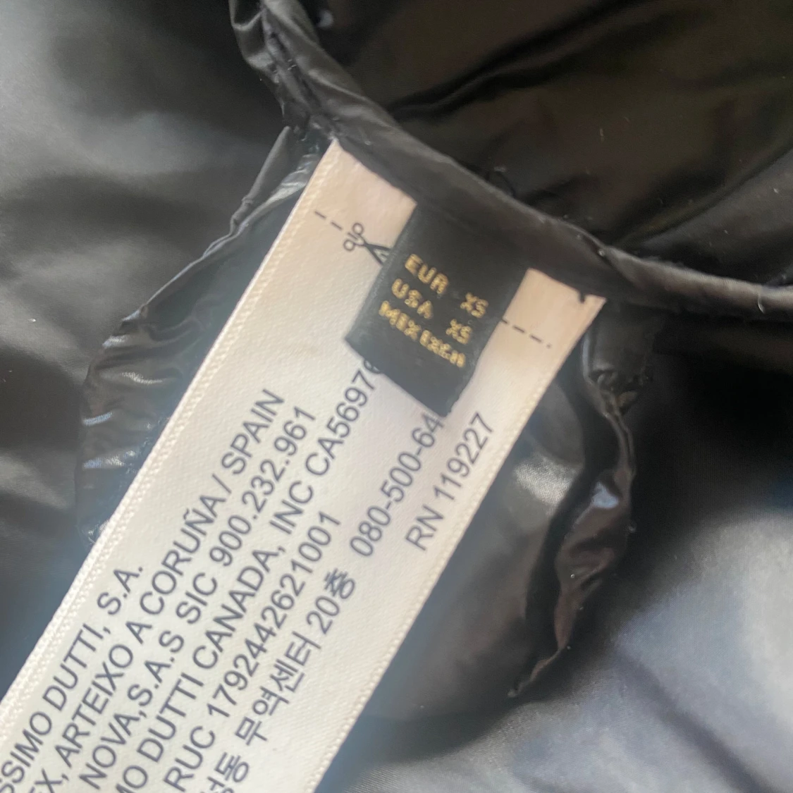 Svart pufferjacka från Massimo Dutti - 92