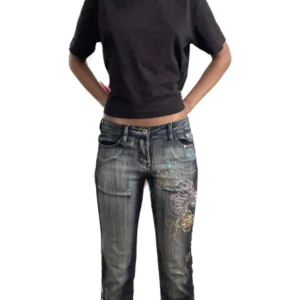 Vintage jeans - Inte min stil längre OBS har ett litet hål på knäet ❤️