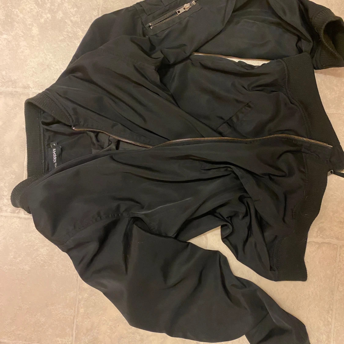 Svart bomberjacka från KappAhl