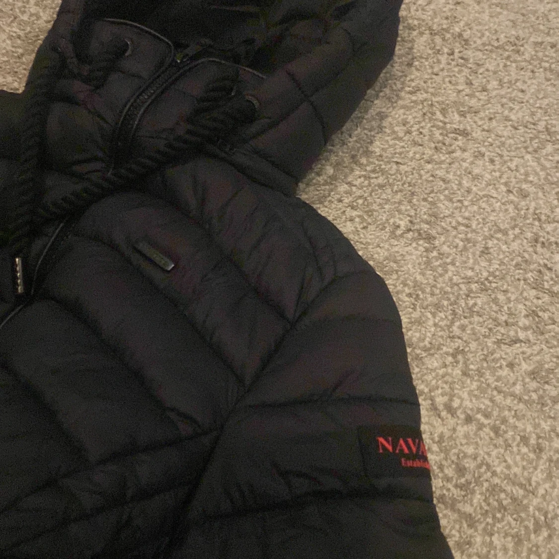 Svart pufferjacka från Navahoo - 91