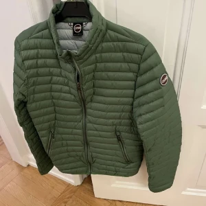 Säljer colmar jacka - Jätte bra skick inga skavanker eller hål säljer för den är för liten 172-xs