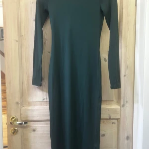 Klänning - Långklänning från Zalando. Storlek XS/34 längd ca 100 cm. Finns i Järfälla
