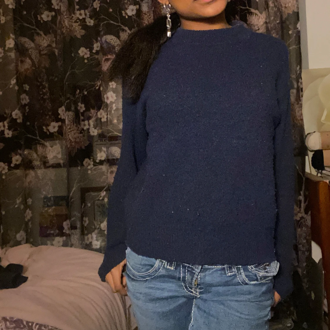Mörkblå stickad tröja