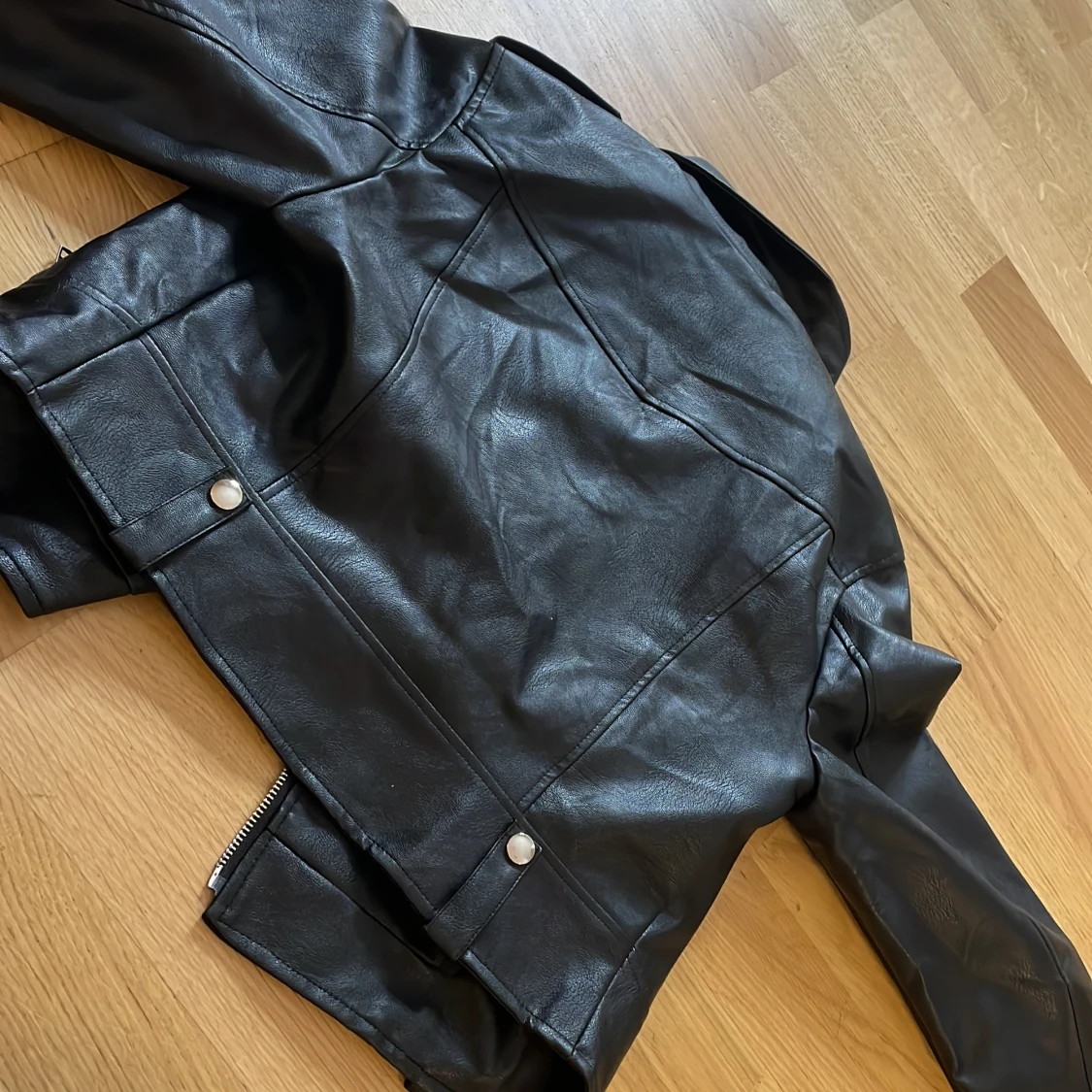 Svart läderjacka  - 92