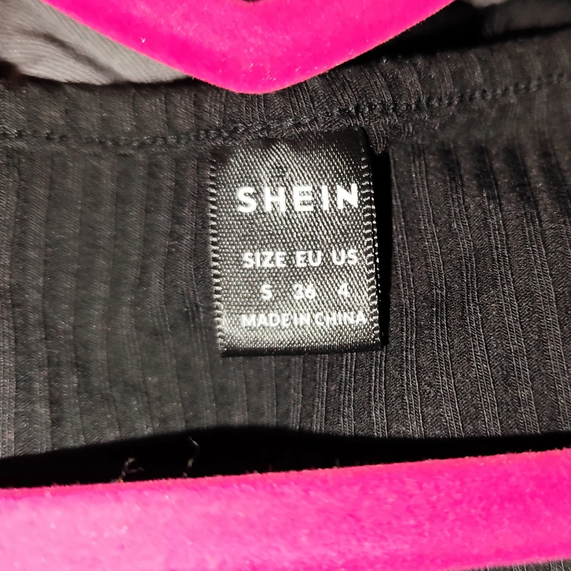 Svart ribbad topp från Shein - 91