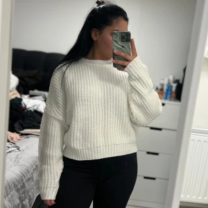 Vit stickat tröja - Stickat tröja från Even&Odd, nyskick, använd 1 gång. Storlek S, pris 200kr