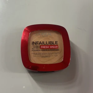 L’oreal paris fondation - Färg: 120 vanilla. Bara testad men fel färg. Populär på tiktok.