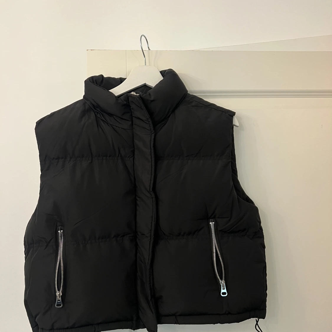 Svart dunväst med dragkedja - 90