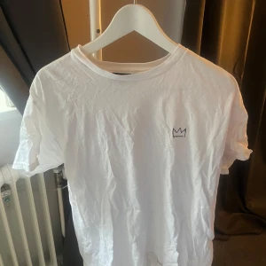 Hov1 tshirt  - Använd två gånger Köparen står för frakten 