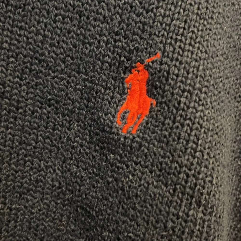 Ralph Lauren tröja som är Storlek L men kan passa en M. Priset är inte hugget i sten, priset kan diskuteras vid snabb affär. Hoodies.