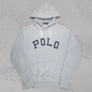Ralph lauren hoodie  - Riktig snygg hoodie till hösten. Kom med pris förslag  