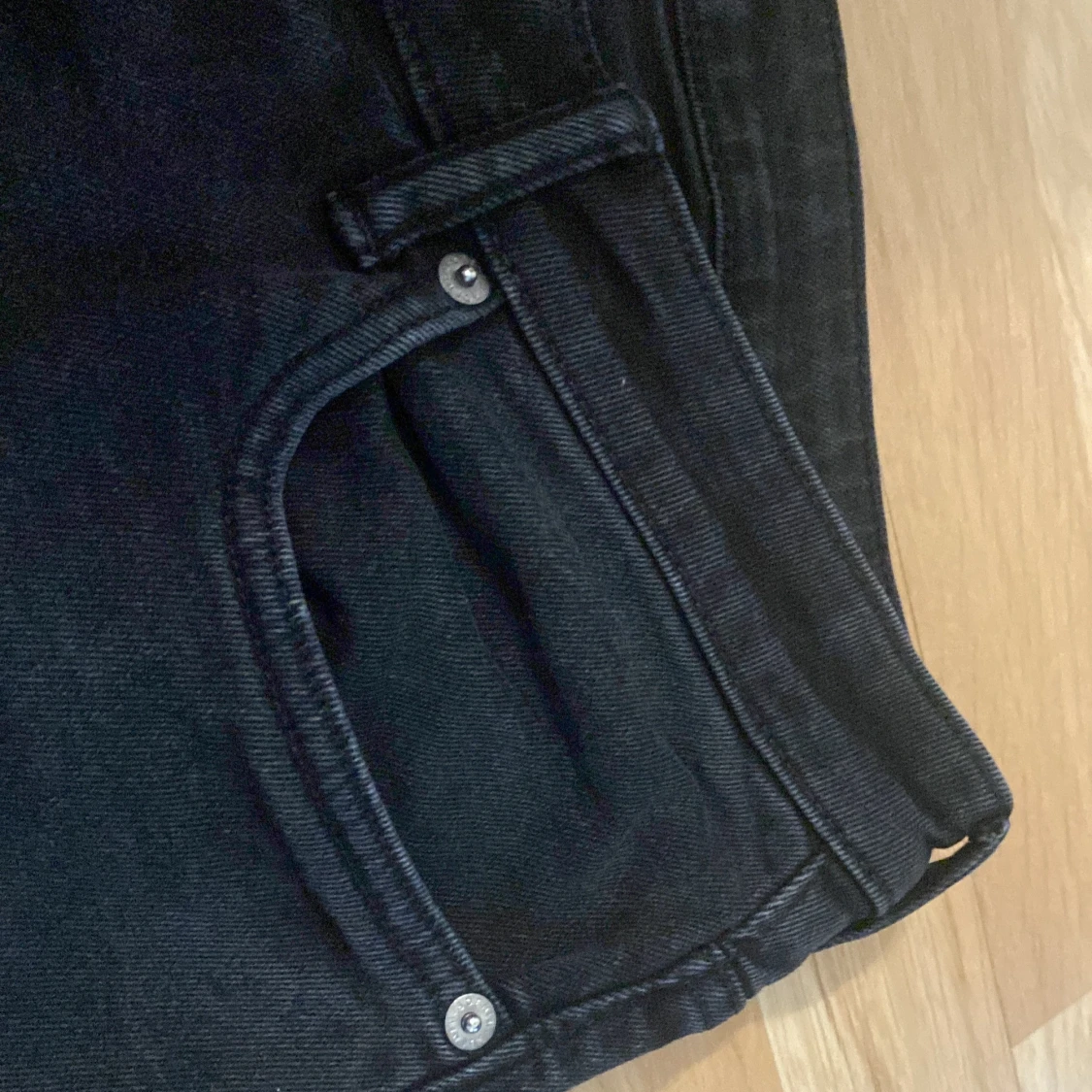 H&M byxor svart 34/30. - 93