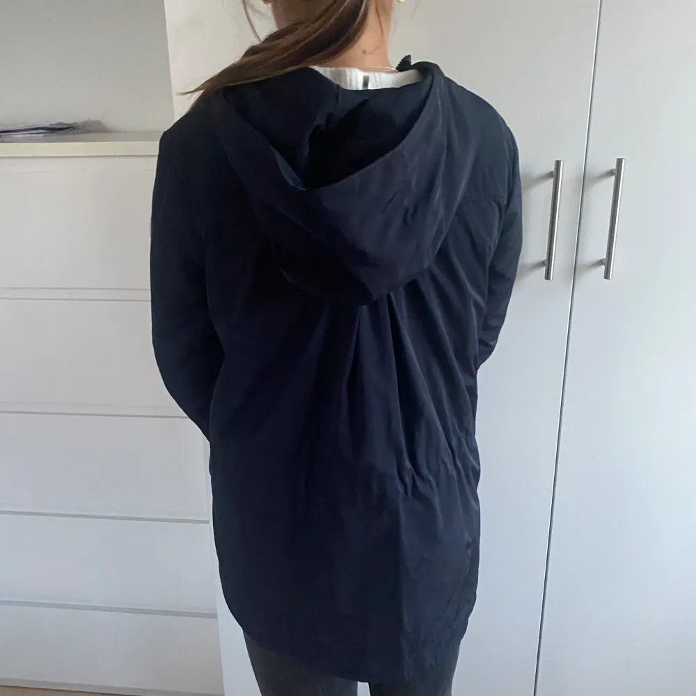 Så fin höst/vår jacka från moncler i jätte bra skick! Nypris ligger runt 5000kr . Jackor.