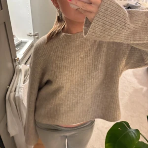 stickad tröja - bra skick, använd få gånger!